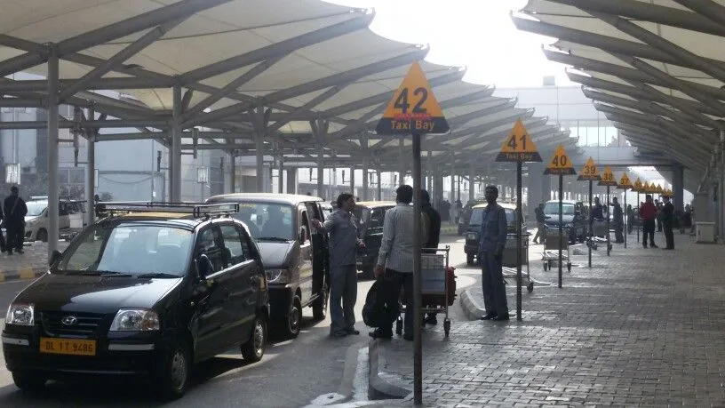 Dehradun to IGI Airport or Delhi Airport taxi